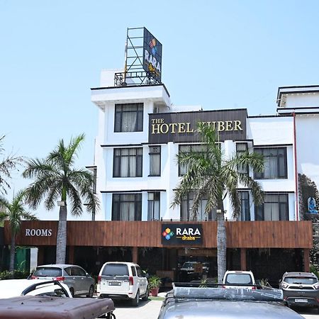 Hotel Kuber Rāi Екстериор снимка