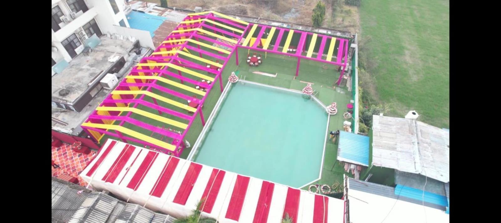 Hotel Kuber Rāi Екстериор снимка